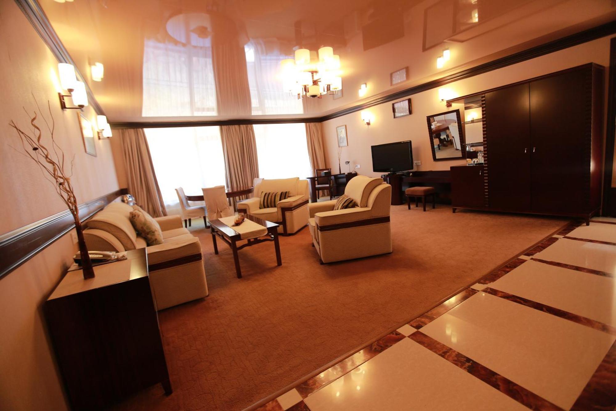 Best Western Plus Paradise Hotel ดีลีจาน ภายนอก รูปภาพ